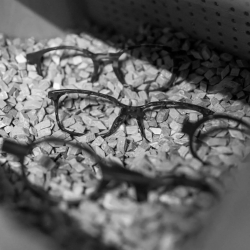 Ponçage mécanique des montures, cette étape dure 72h. Les faces et les branches sont mises dans des tonneaux remplis de bûchettes de bois et de différentes pâtes abrasives.  Tout cela, combiné à la rotation des tonneaux, va arrondir les angles et retirer les aspérités de l'acétate jusqu'à obtenir une surface lisse et brillante.

 #lesbinoclesparemeline #createurfrancais #reims #lunettes #lunetier #lunettesdecreateur #opticien #opticienne #lunetier #acetateframes #madeinfrance #madeinmarne #fabricationfrancaise #entreprisefamiliale #artisanat #independanteyewear #opticienindependant #glasses #eyewearstyle #eyeweardesign