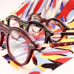 Détails de la nouvelle collection 🤩

#lesbinoclesparemeline #lunettesoriginales #madeinmarne #fabricationfrancaise🇫🇷 #artisanlunetier 
#opticien #opticienne